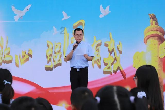 云岩区政府与市城投集团座谈会举行